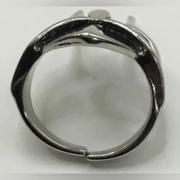 LATE RAPPER MF DOOM MASK SILVERTONE ADJUSTABLE RING SMALLEST BASE SIZE 8 - Picture 3 of 3